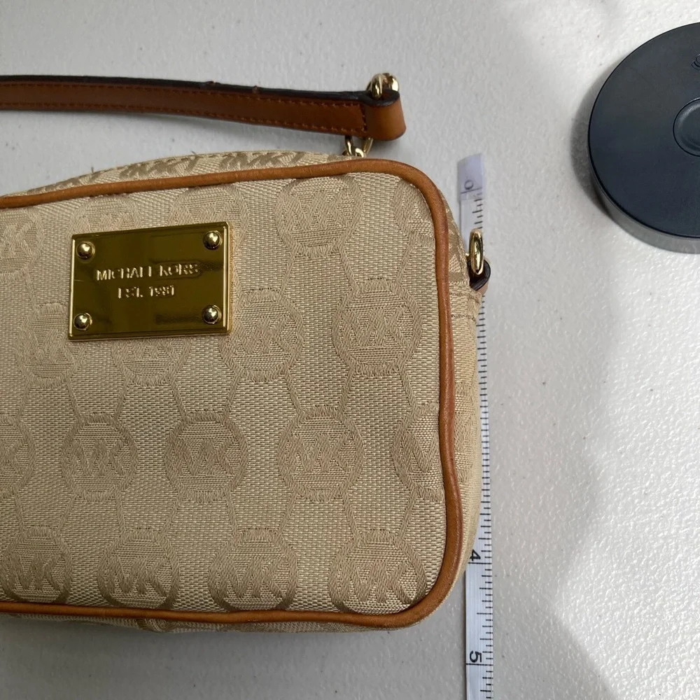 Michael Kors Khaki Tan Cream Crossbody Small Purse Leather Strap Card Pockets